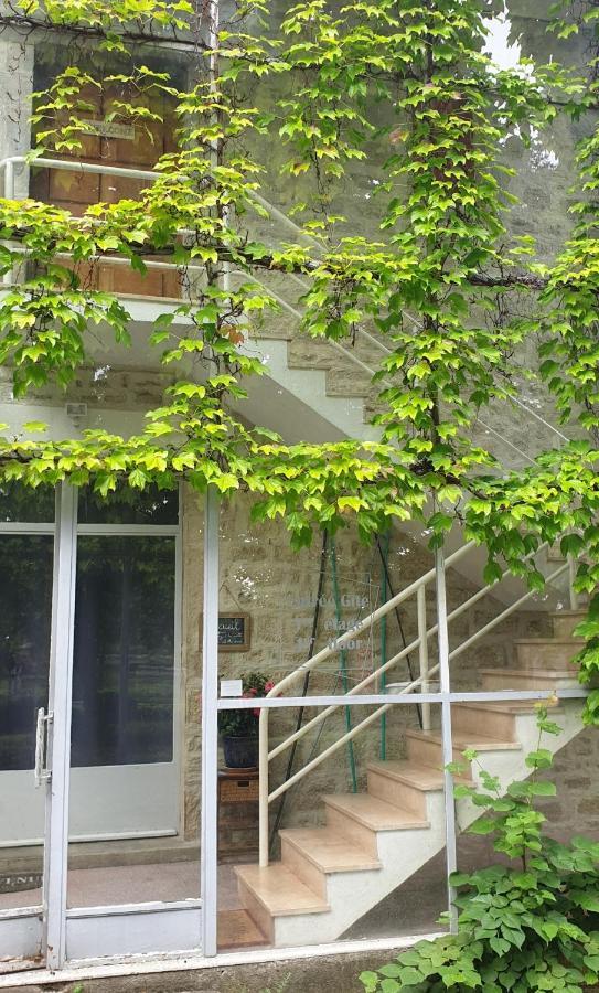 De Passage Chez Lili Bed & Breakfast โปลิญญี ภายนอก รูปภาพ