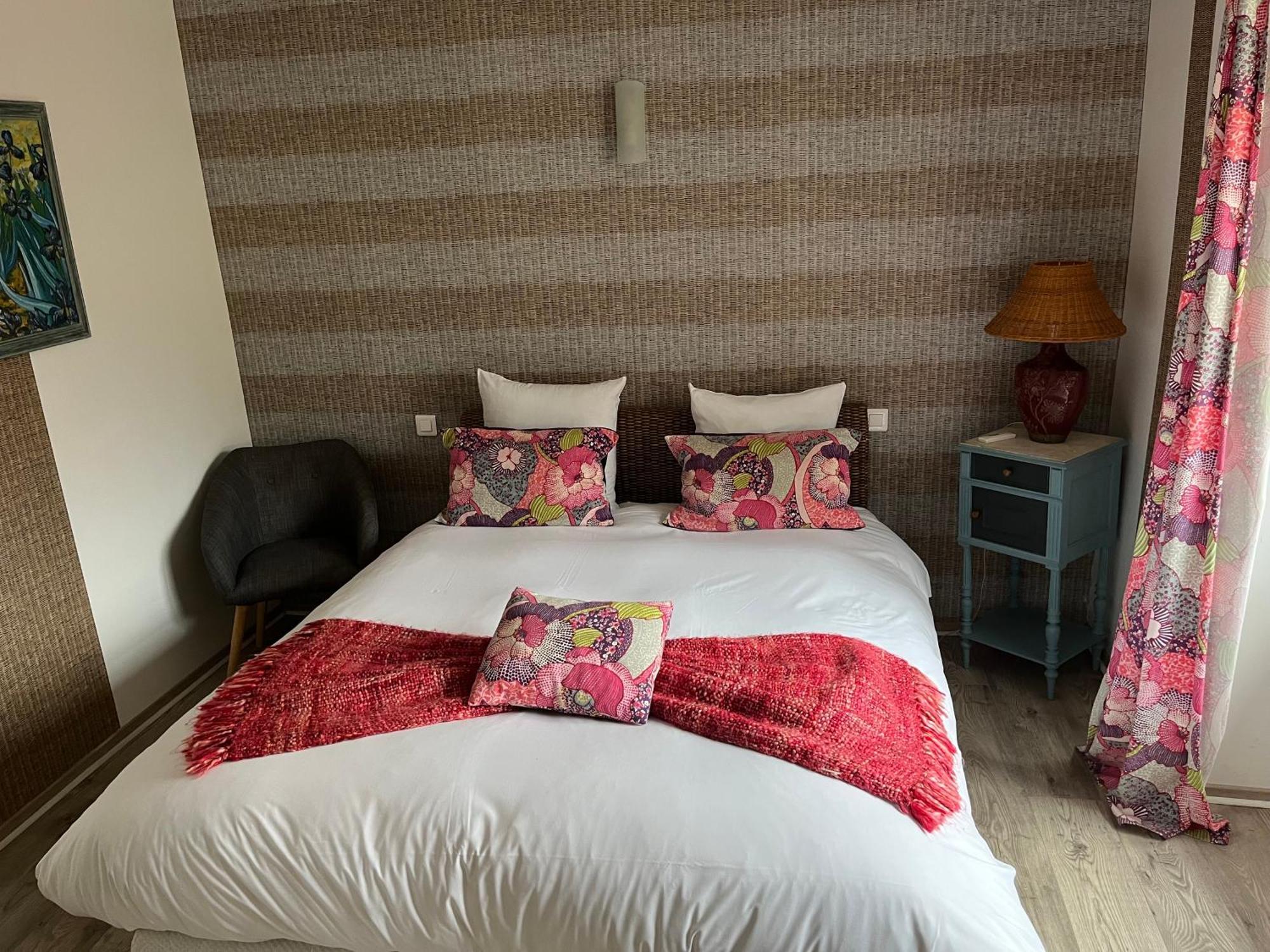 De Passage Chez Lili Bed & Breakfast โปลิญญี ภายนอก รูปภาพ